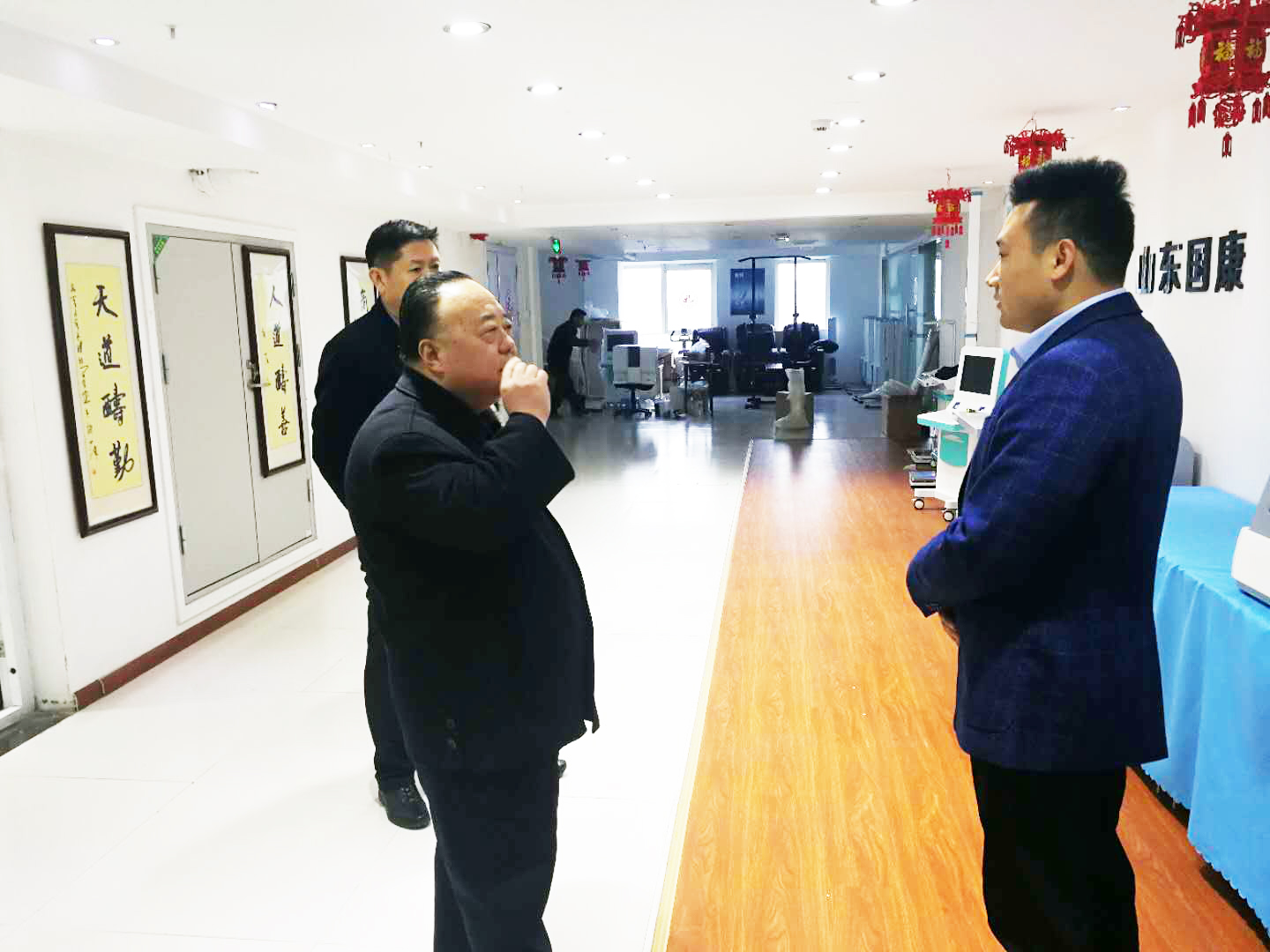         枣庄市薛城区区长张伟来山东国康公司实地考察