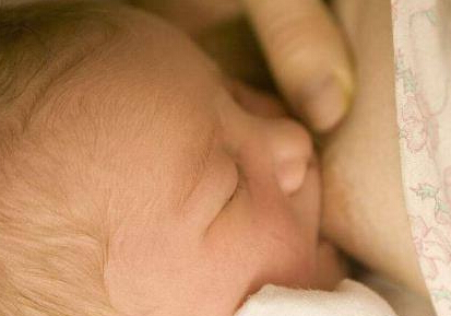 母乳分析仪生产厂家新妈妈在母乳喂养时,可以采取不同的姿势 母乳分析仪生产厂家新妈妈在母乳喂养时,可以采取不同的姿势
