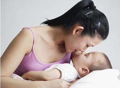 母乳喂养在最美丽的时刻出现不美丽的现象乳房下垂 母乳喂养在最美丽的时刻出现不美丽的现象乳房下垂